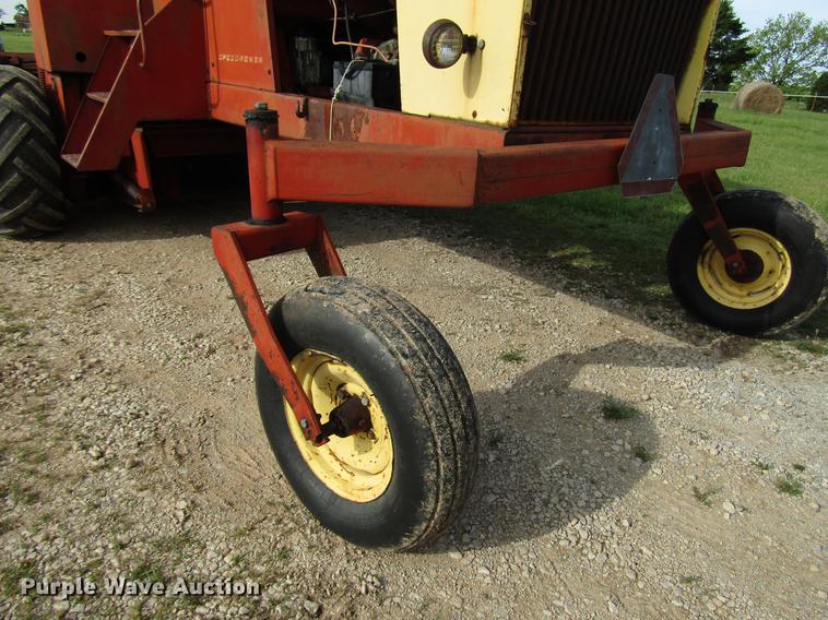 image for item DF8055 New Holland 910 windrower