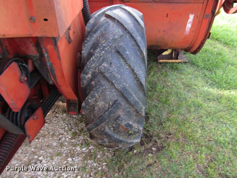 image for item DF8055 New Holland 910 windrower