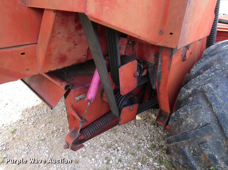 image for item DF8055 New Holland 910 windrower