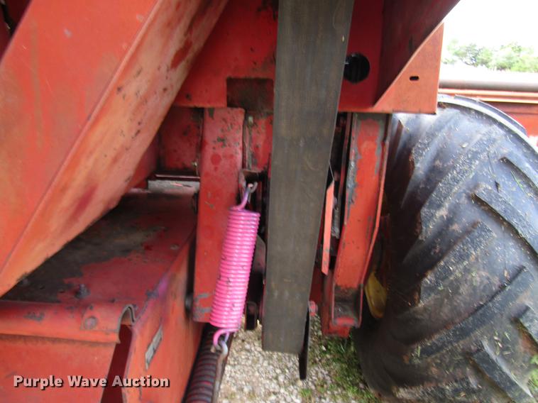 image for item DF8055 New Holland 910 windrower