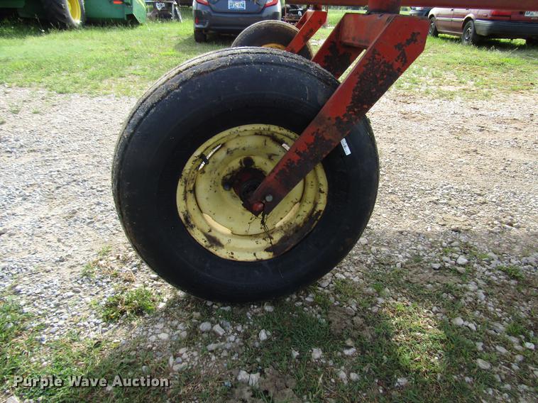 image for item DF8055 New Holland 910 windrower