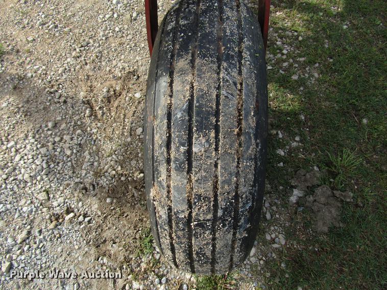 image for item DF8055 New Holland 910 windrower