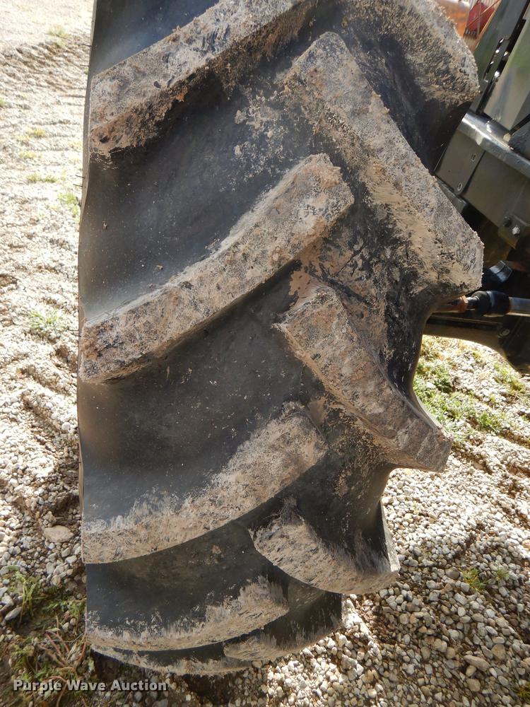 image for item DG1061 2002 Massey-Ferguson 8250 MFWD tractor