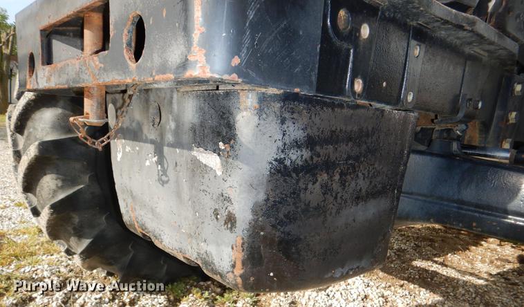 image for item DG1061 2002 Massey-Ferguson 8250 MFWD tractor