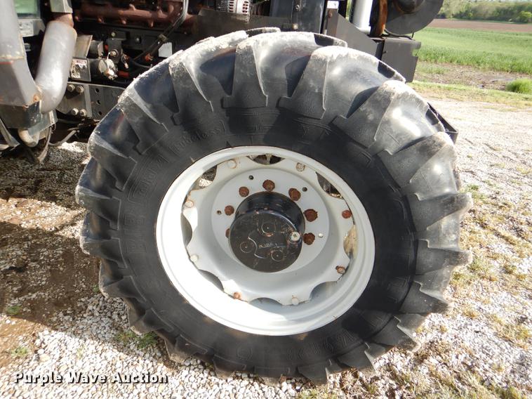 image for item DG1061 2002 Massey-Ferguson 8250 MFWD tractor