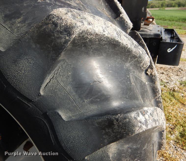 image for item DG1061 2002 Massey-Ferguson 8250 MFWD tractor