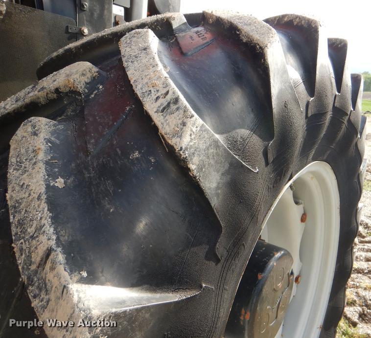 image for item DG1061 2002 Massey-Ferguson 8250 MFWD tractor