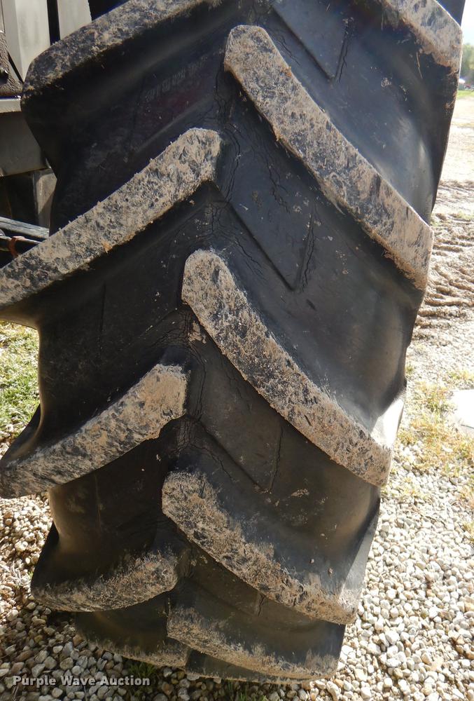 image for item DG1061 2002 Massey-Ferguson 8250 MFWD tractor