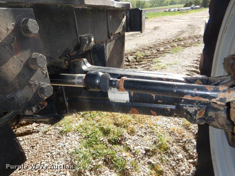 image for item DG1061 2002 Massey-Ferguson 8250 MFWD tractor