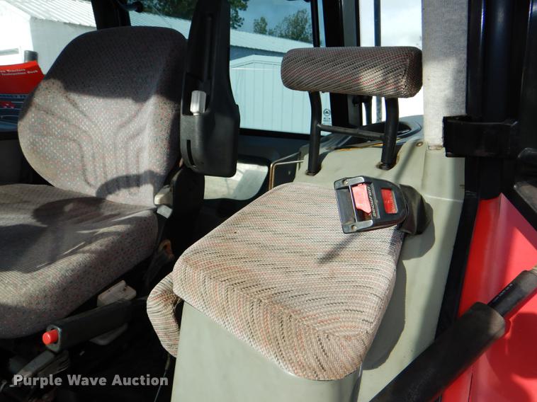 image for item DG1061 2002 Massey-Ferguson 8250 MFWD tractor