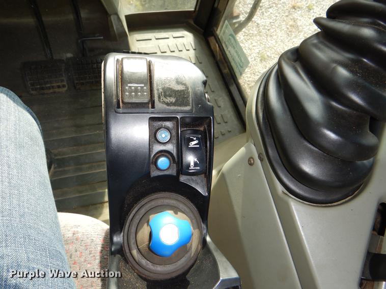 image for item DG1061 2002 Massey-Ferguson 8250 MFWD tractor