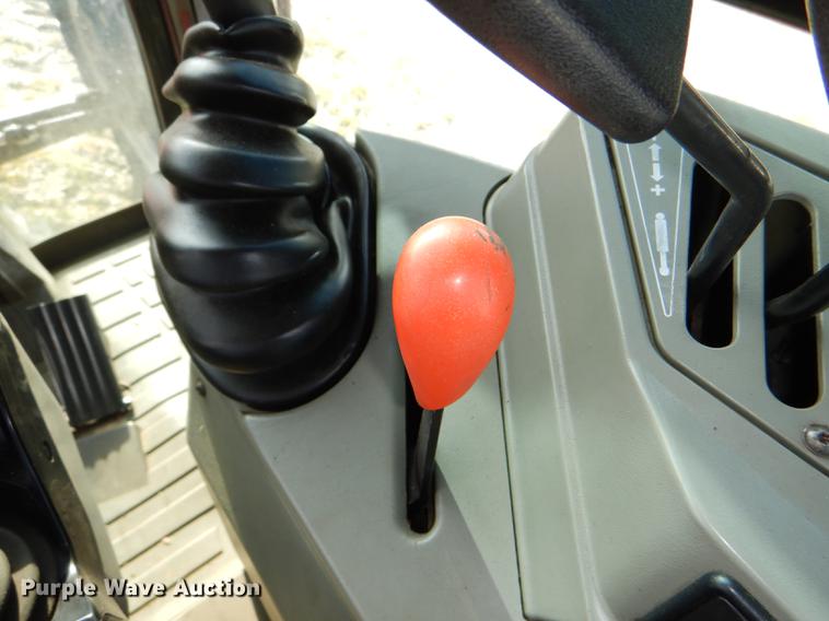 image for item DG1061 2002 Massey-Ferguson 8250 MFWD tractor