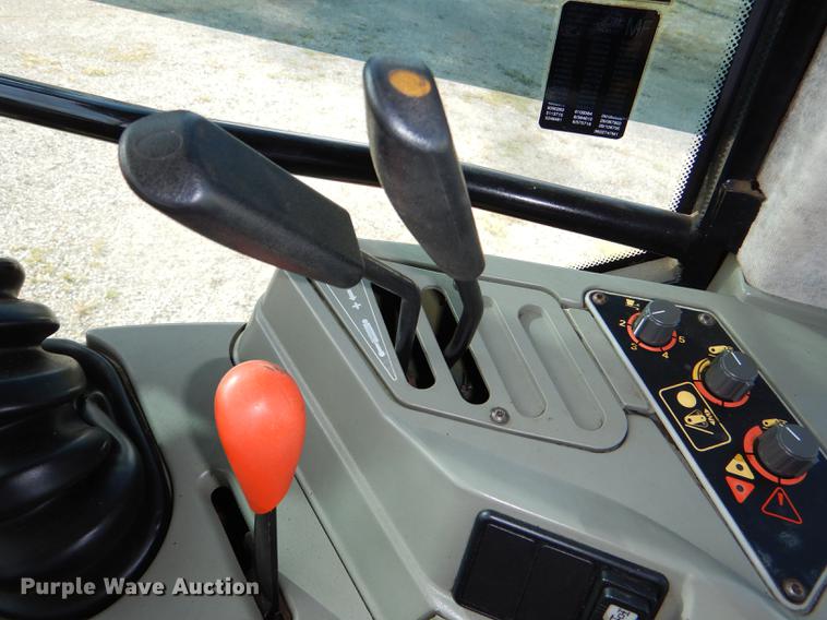 image for item DG1061 2002 Massey-Ferguson 8250 MFWD tractor