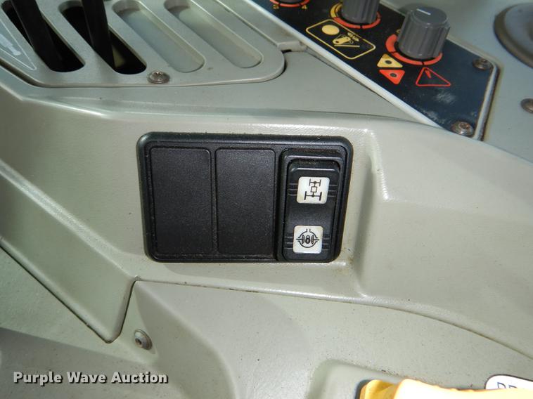 image for item DG1061 2002 Massey-Ferguson 8250 MFWD tractor