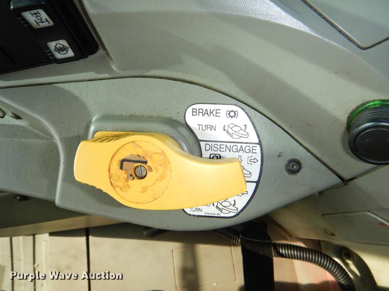 image for item DG1061 2002 Massey-Ferguson 8250 MFWD tractor