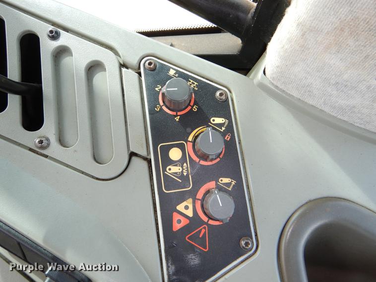 image for item DG1061 2002 Massey-Ferguson 8250 MFWD tractor