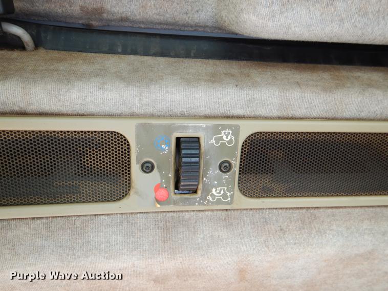 image for item DG1061 2002 Massey-Ferguson 8250 MFWD tractor