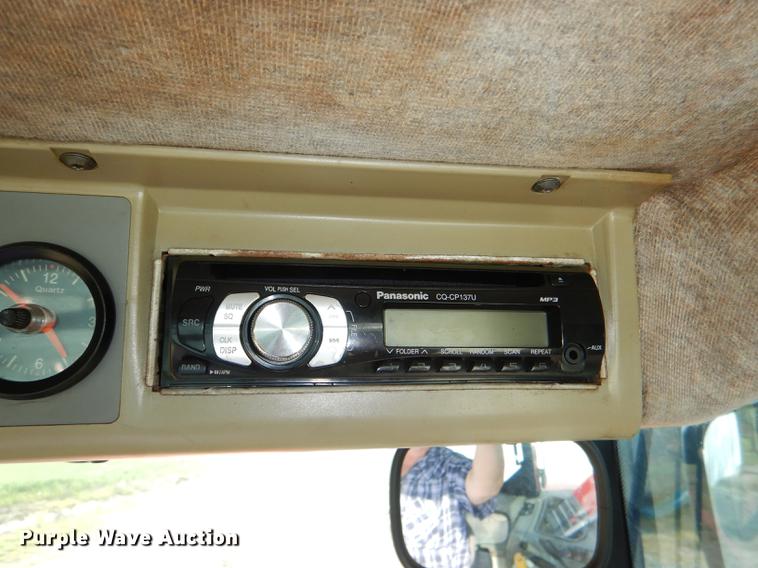 image for item DG1061 2002 Massey-Ferguson 8250 MFWD tractor