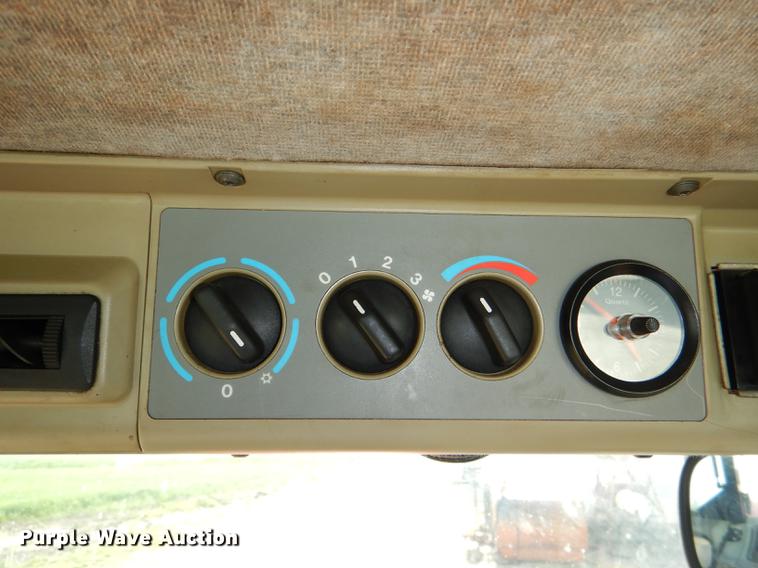 image for item DG1061 2002 Massey-Ferguson 8250 MFWD tractor