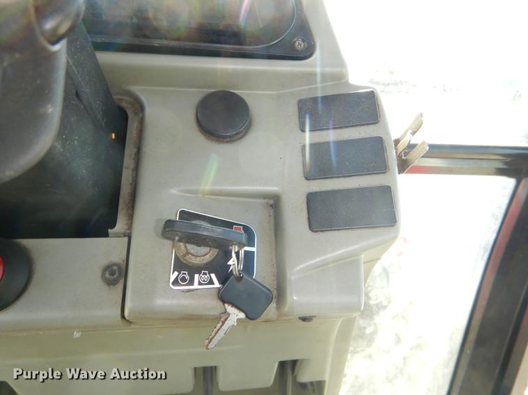 image for item DG1061 2002 Massey-Ferguson 8250 MFWD tractor