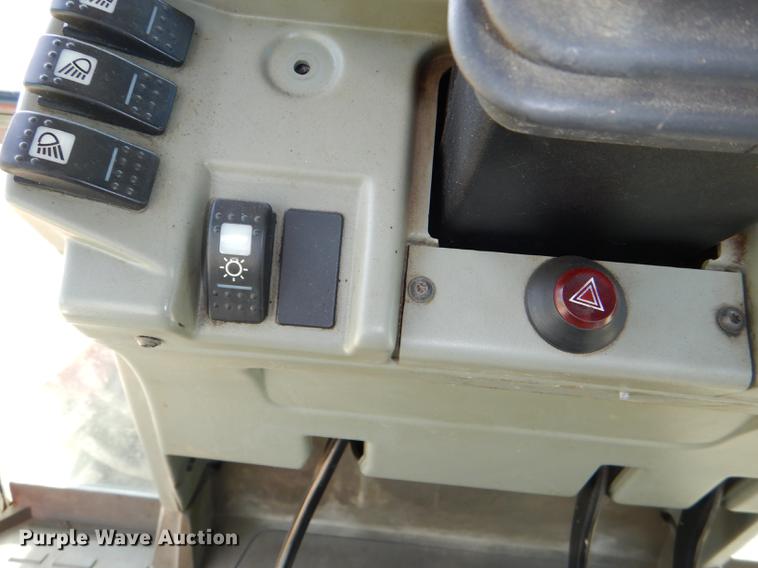 image for item DG1061 2002 Massey-Ferguson 8250 MFWD tractor