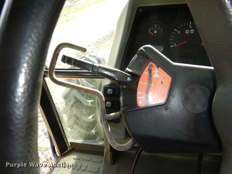 image for item DG1061 2002 Massey-Ferguson 8250 MFWD tractor