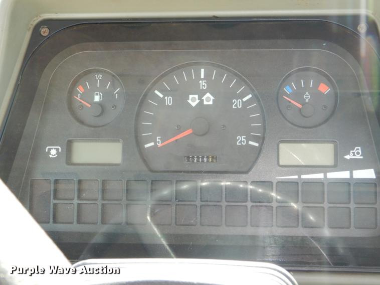 image for item DG1061 2002 Massey-Ferguson 8250 MFWD tractor