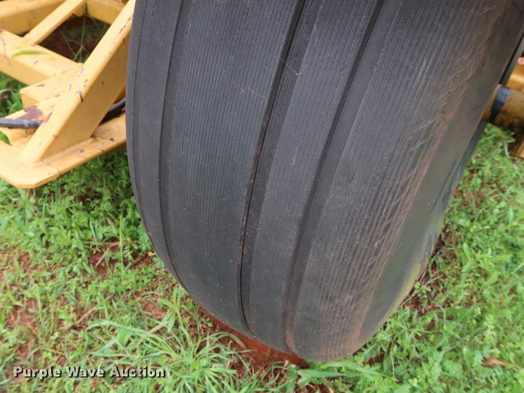 image for item DG3439 Holcomb 1200 scraper