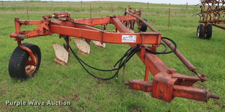 image for item DG3450 Case IH 618 six bottom plow