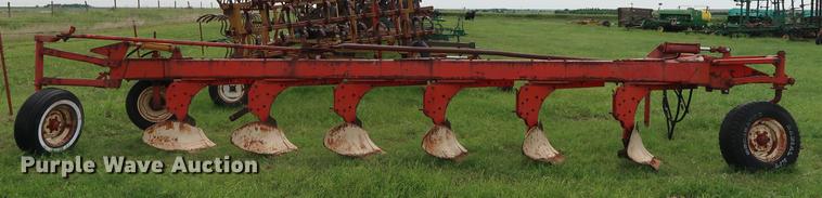 image for item DG3450 Case IH 618 six bottom plow