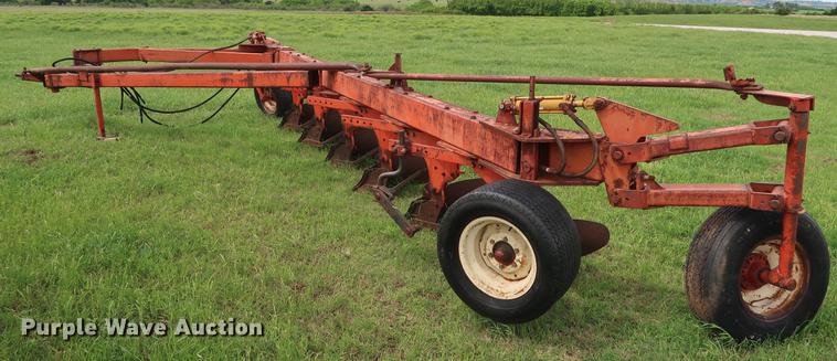 image for item DG3450 Case IH 618 six bottom plow
