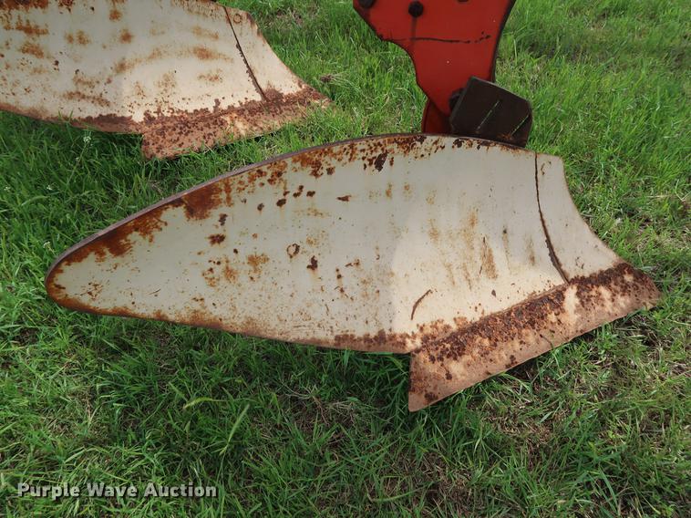 image for item DG3450 Case IH 618 six bottom plow