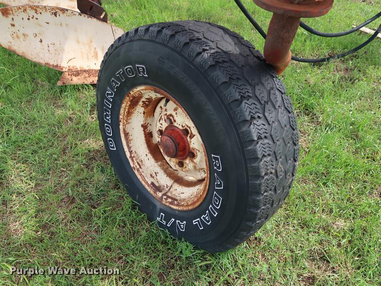 image for item DG3450 Case IH 618 six bottom plow