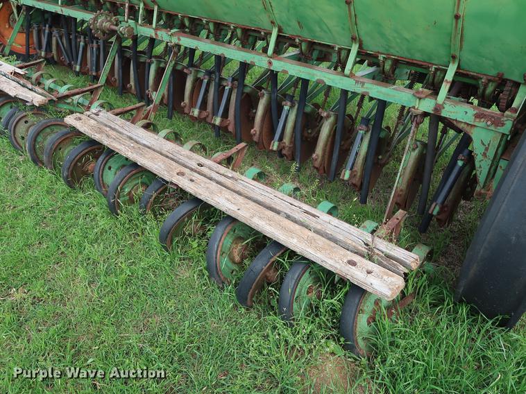 image for item DG3451 (2) John Deere 208 grain drills