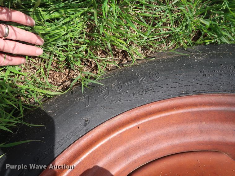 image for item DG3451 (2) John Deere 208 grain drills