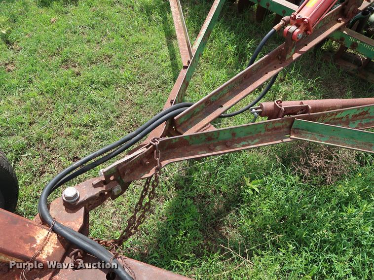 image for item DG3451 (2) John Deere 208 grain drills