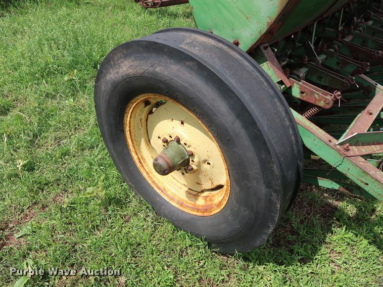 image for item DG3451 (2) John Deere 208 grain drills