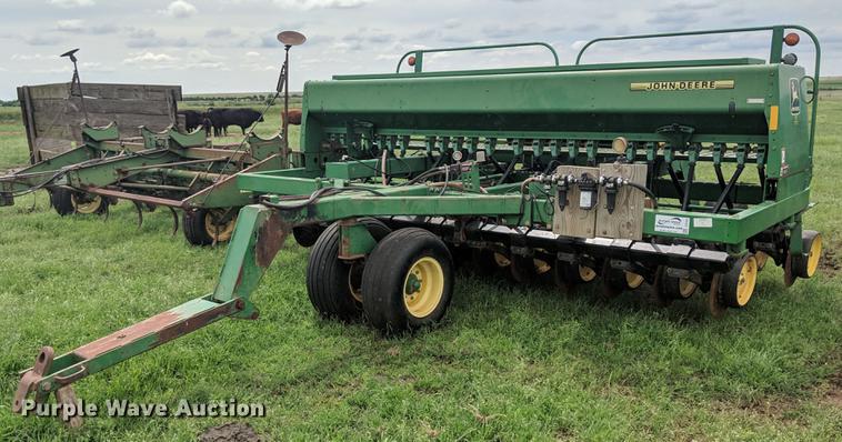 image for item DG3452 John Deere 750 grain drill
