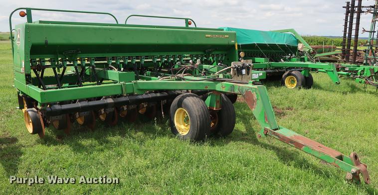 image for item DG3452 John Deere 750 grain drill