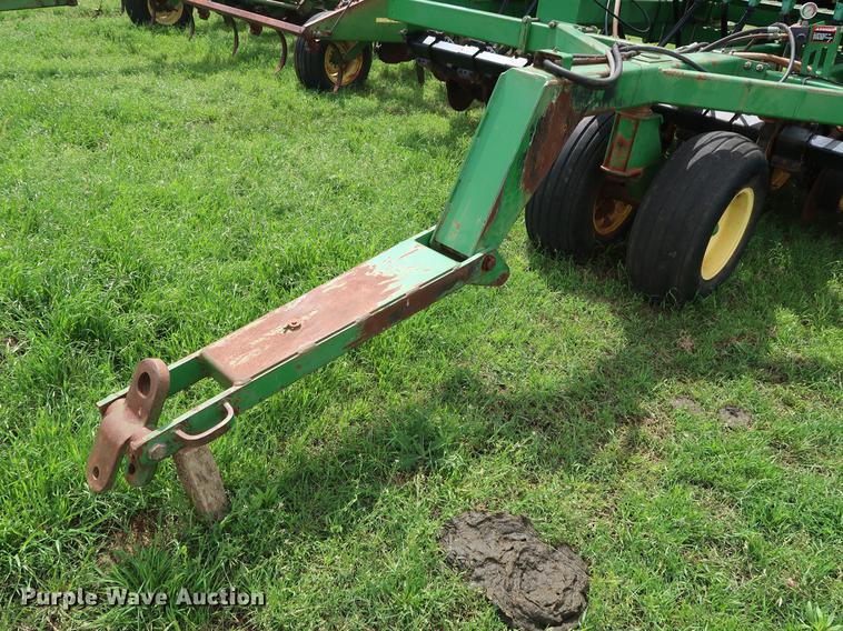 image for item DG3452 John Deere 750 grain drill