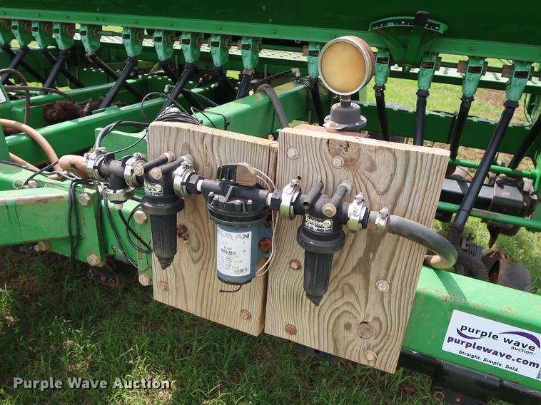 image for item DG3452 John Deere 750 grain drill