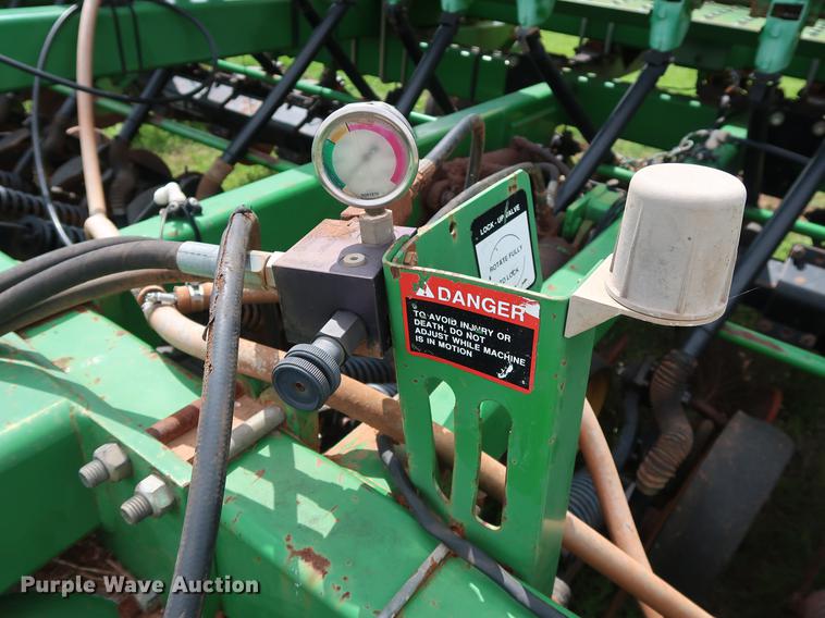 image for item DG3452 John Deere 750 grain drill