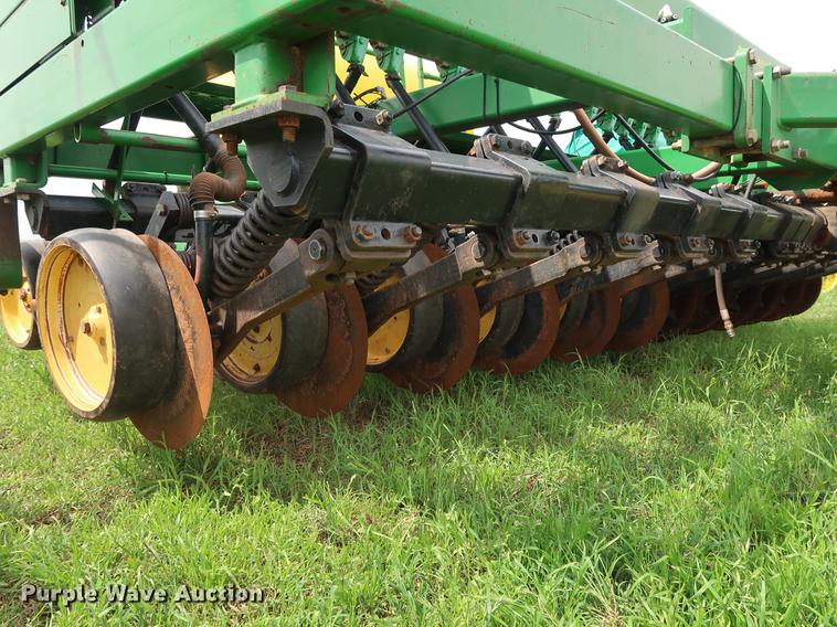 image for item DG3452 John Deere 750 grain drill