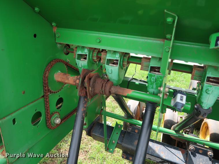 image for item DG3452 John Deere 750 grain drill