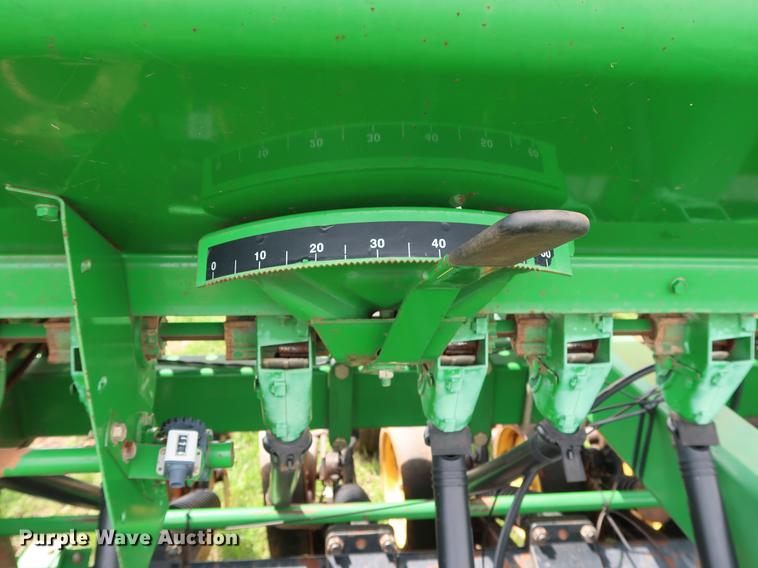 image for item DG3452 John Deere 750 grain drill