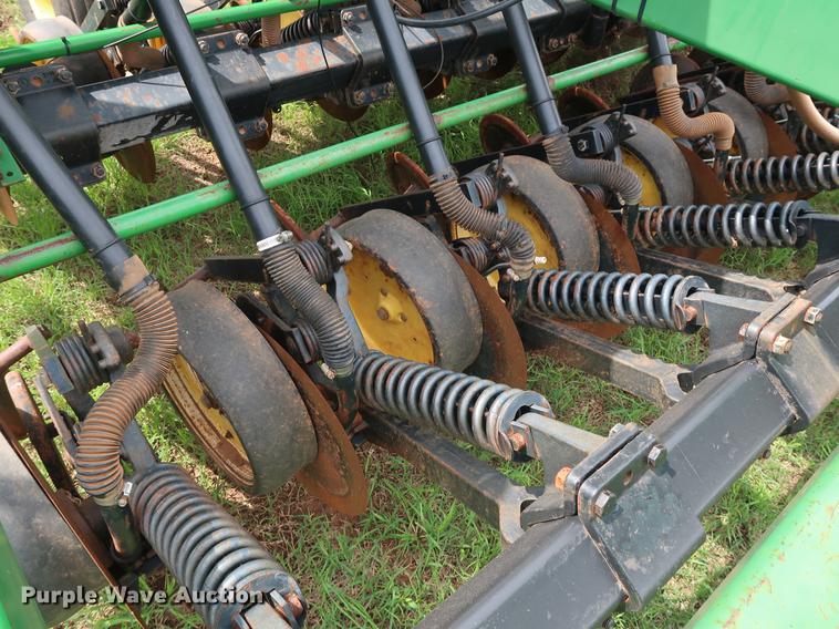 image for item DG3452 John Deere 750 grain drill