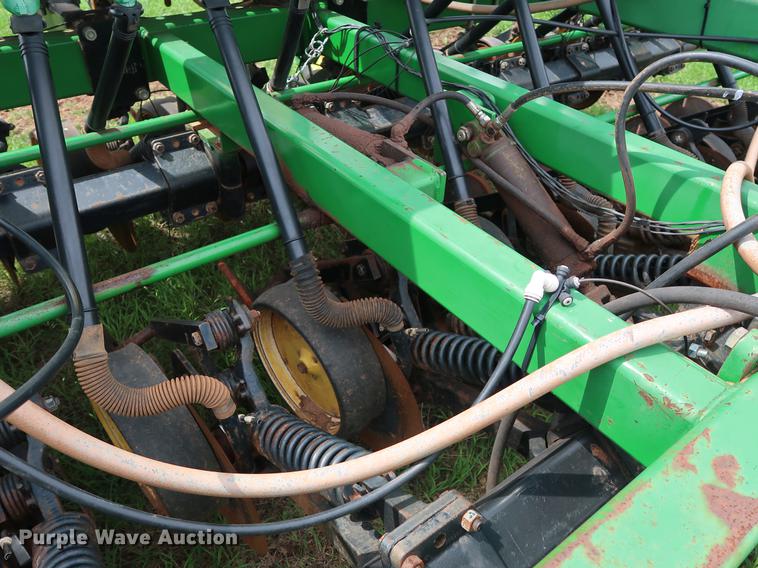 image for item DG3452 John Deere 750 grain drill