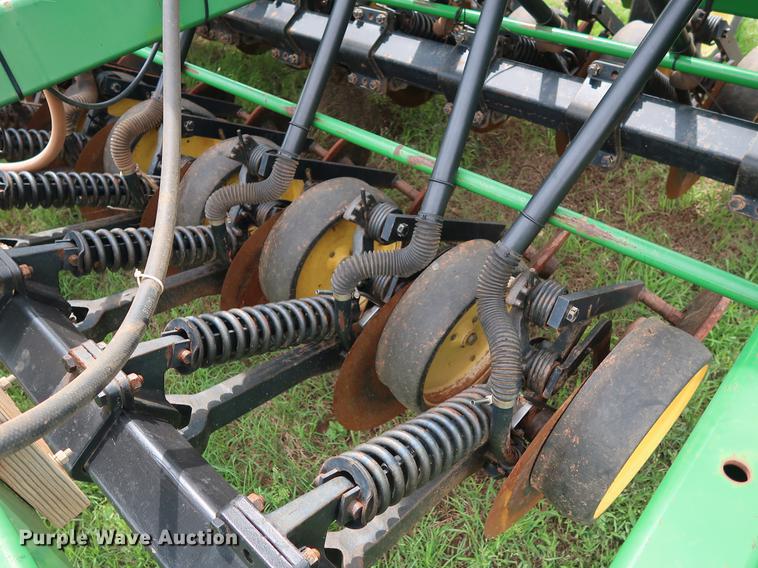 image for item DG3452 John Deere 750 grain drill