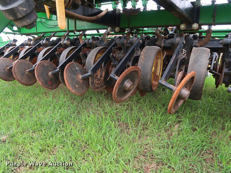 image for item DG3452 John Deere 750 grain drill