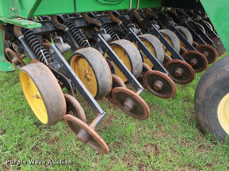 image for item DG3452 John Deere 750 grain drill